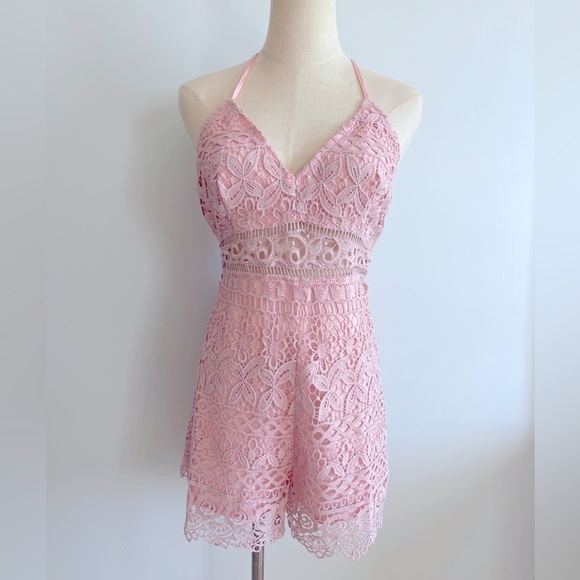 🚨 PRICE DROP 🚨 BIN#12 - LUSH Women’s Blush Detailed Romper Medium - Picture 1 of 10